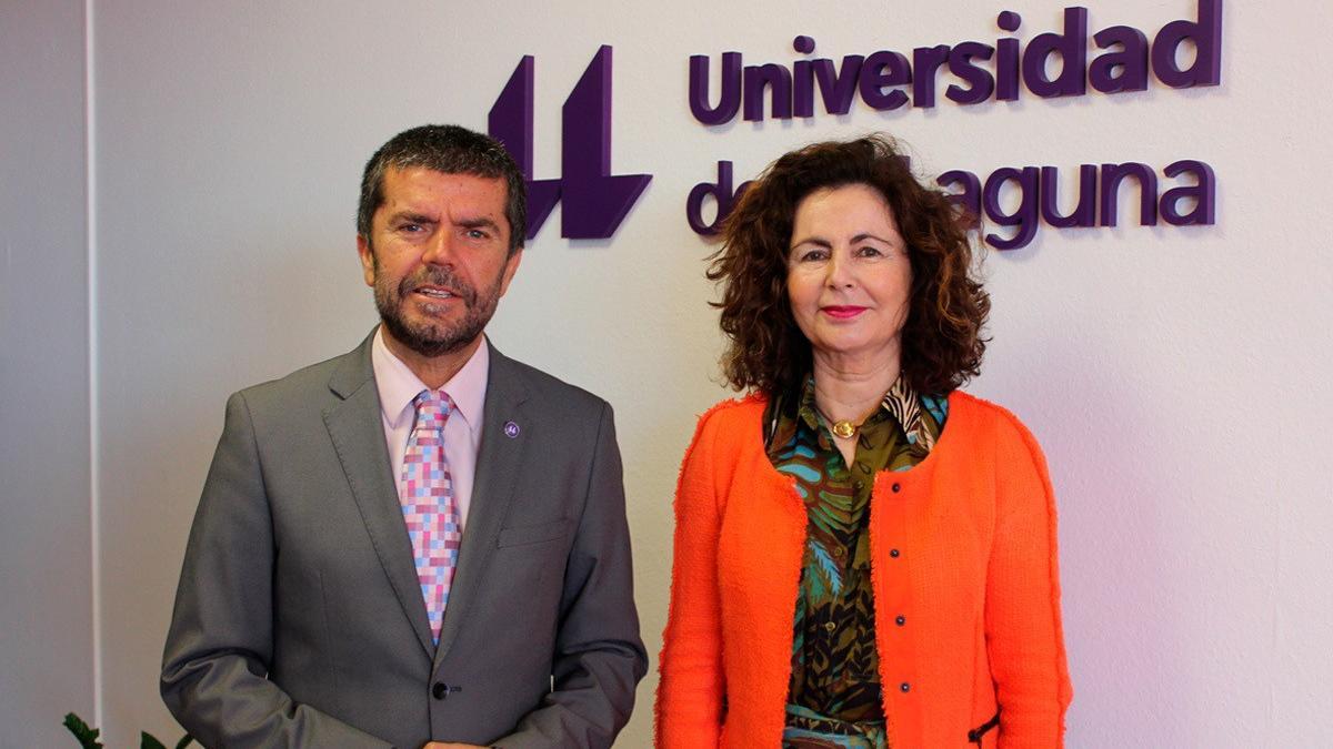 El rector de la ULL, Francisco García, y la consejera de Hacienda del Gobierno de Canarias, Matilde Asián