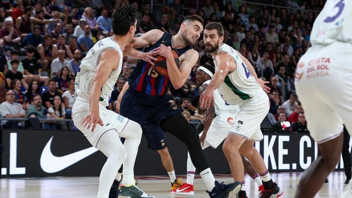 La defensa del Unicaja no pudo frenar al Barça.