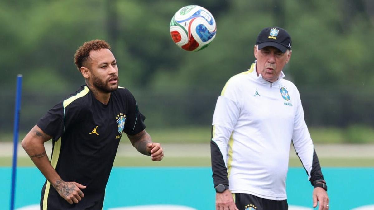 Neymar Jr. y Carlo Ancelotti en un entrenamiento de Brasil en Nueva Jersey