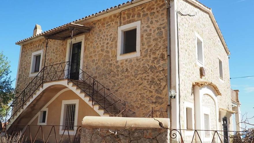 Fachada de Can Mulet d´Abaix, donde vivió Manuel de Falla.