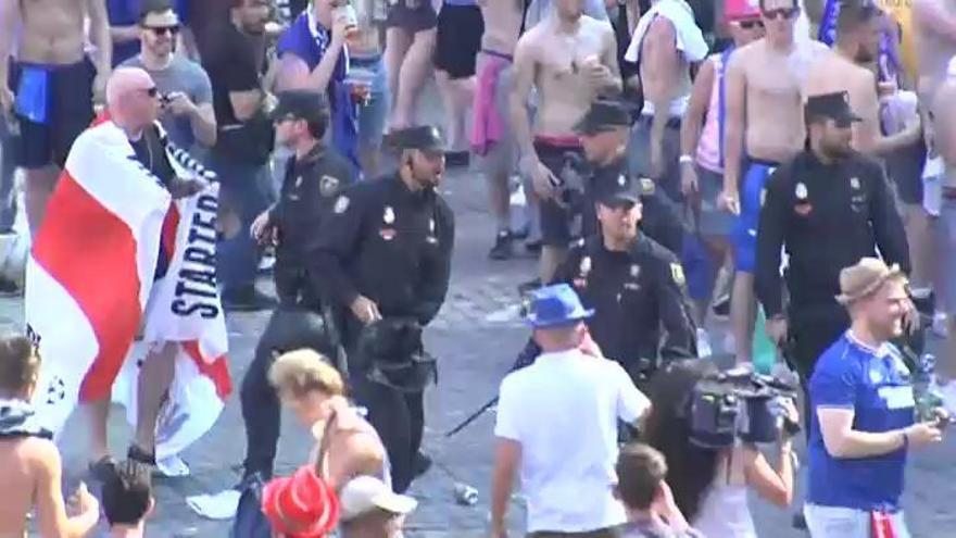 La Policía carga contra los hooligans del Leicester City en Madrid