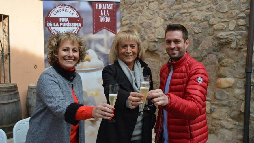 Núria Masfurroll, Maria Àngels Sallés i David Saborido brinden per l&#039;èxit de la fira gironellenca