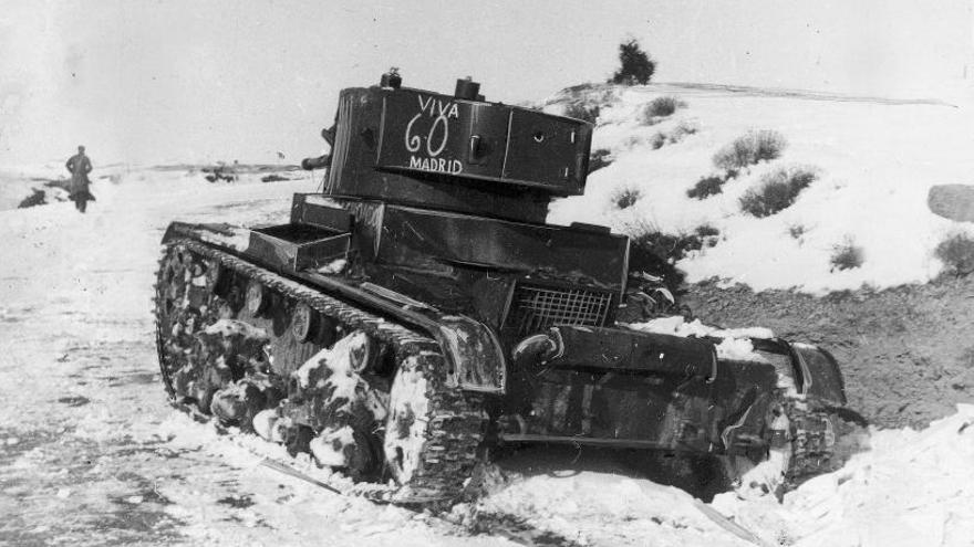 Tanque T-26 soviético de los republicanos en la Batalla de Teruel.