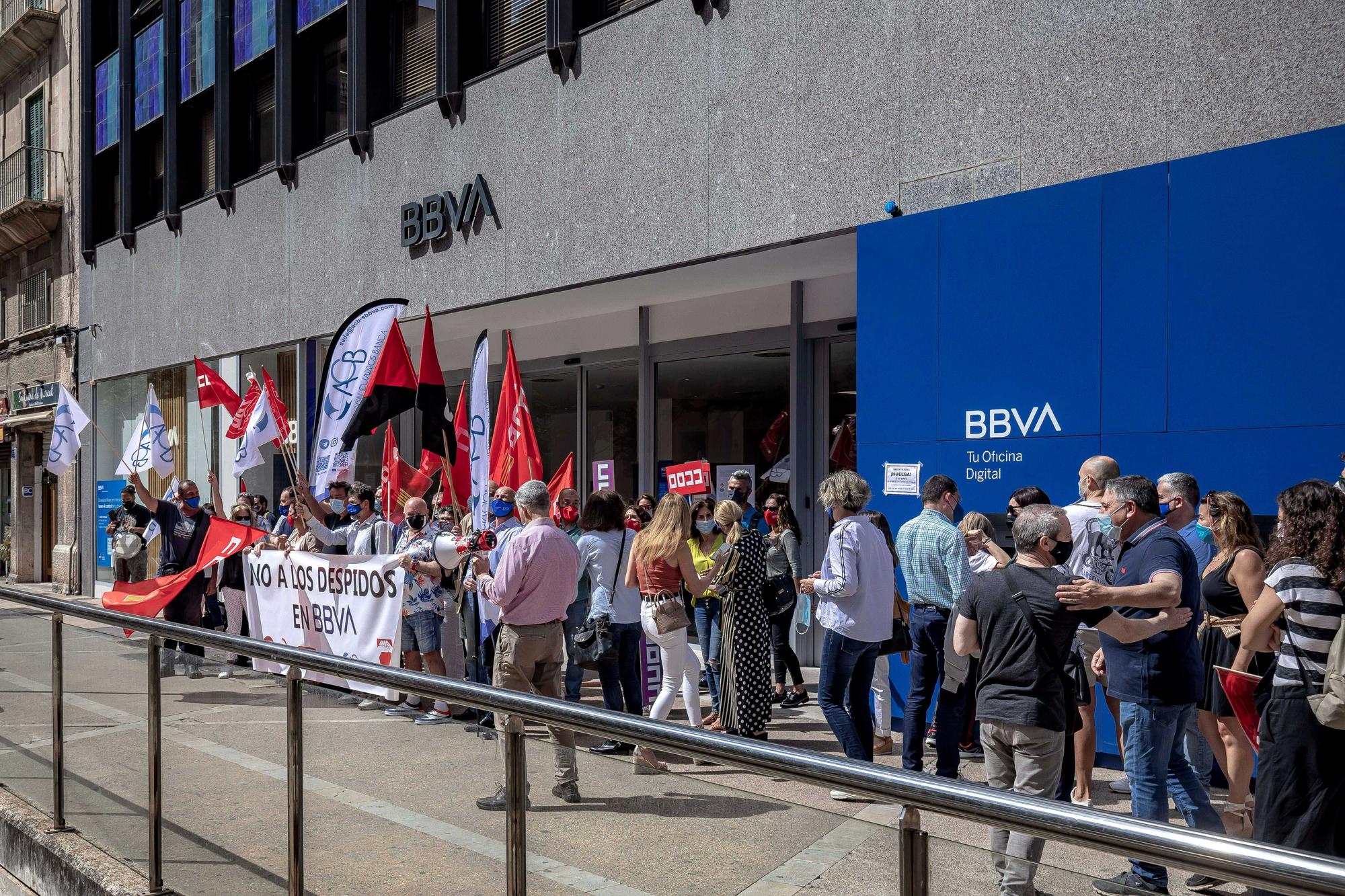 Jornada de protestas en Palma por los despidos de BBVA y CaixaBank