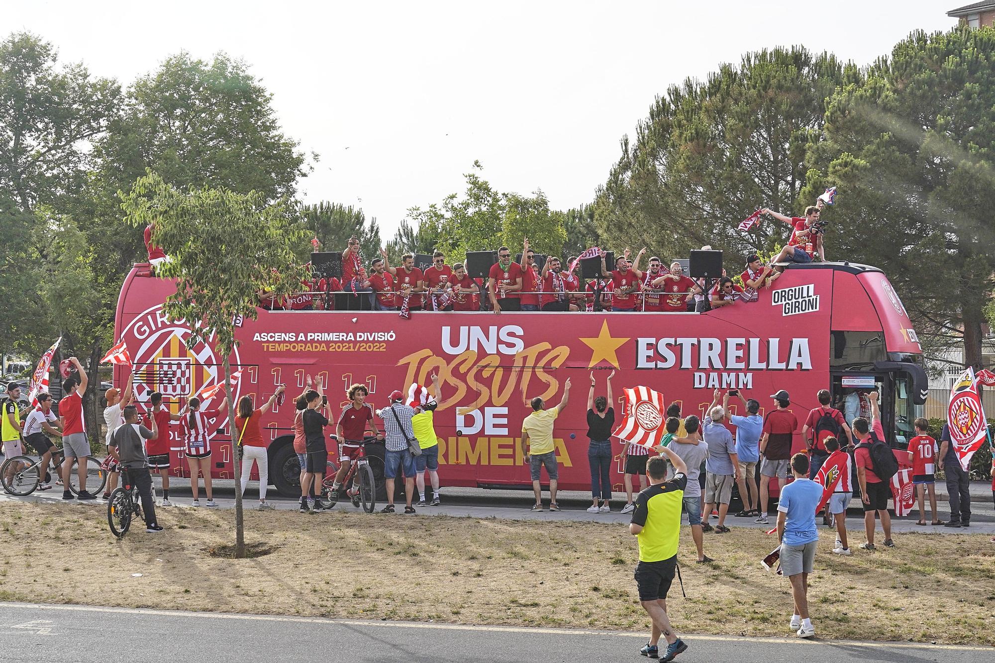 Les millors imatges de la rua de celebració del Girona i el Bàsquet Girona