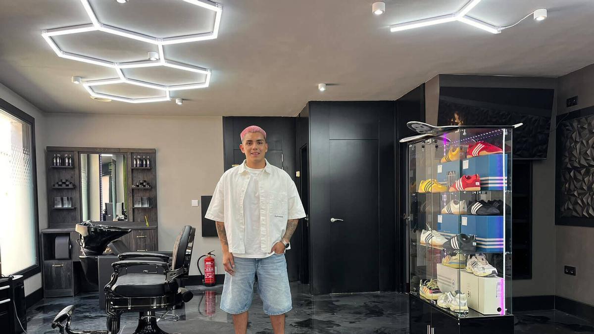 Alexander González Figueroa, nuevo emprendedor en Toro de AC Barber Studio.