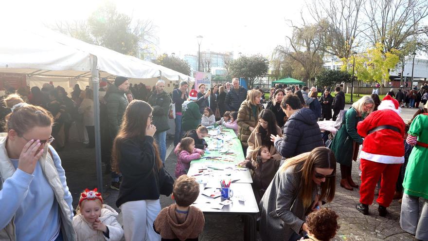 Mercado navideño en la plaza de la Tolerancia