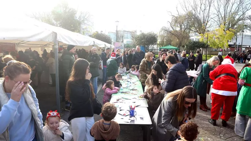 Mercado navideño en la plaza de la Tolerancia