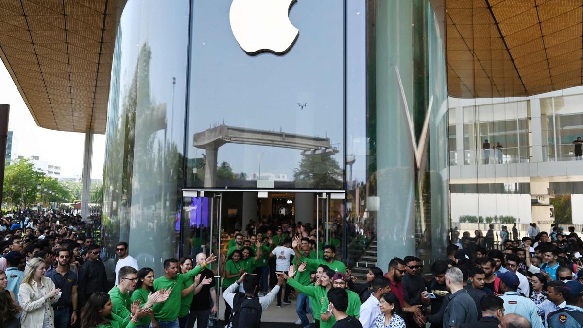 Apple estrena su primera tienda física en la India