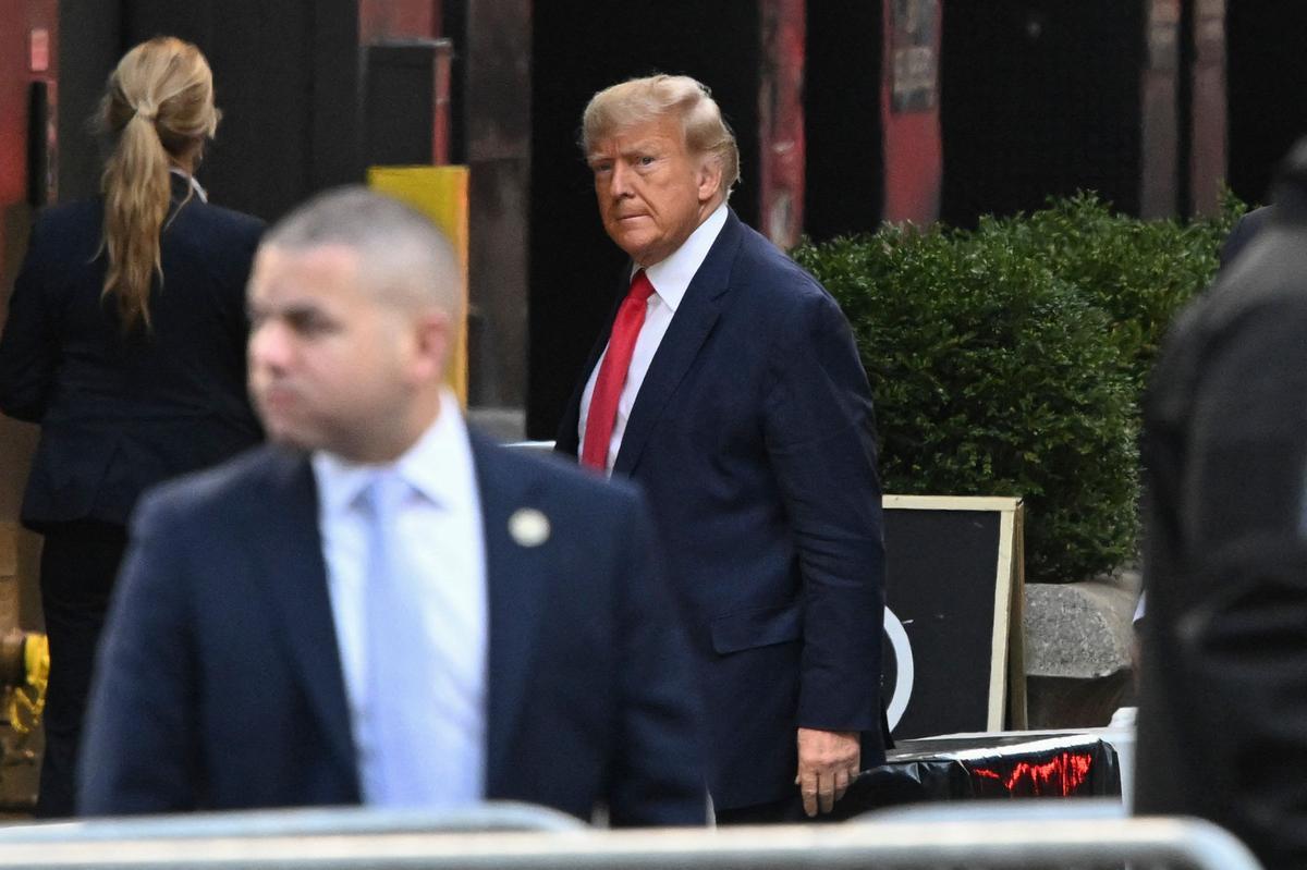 Donald Trump viaja a Nueva York, donde mañana comparecerá ante un tribunal