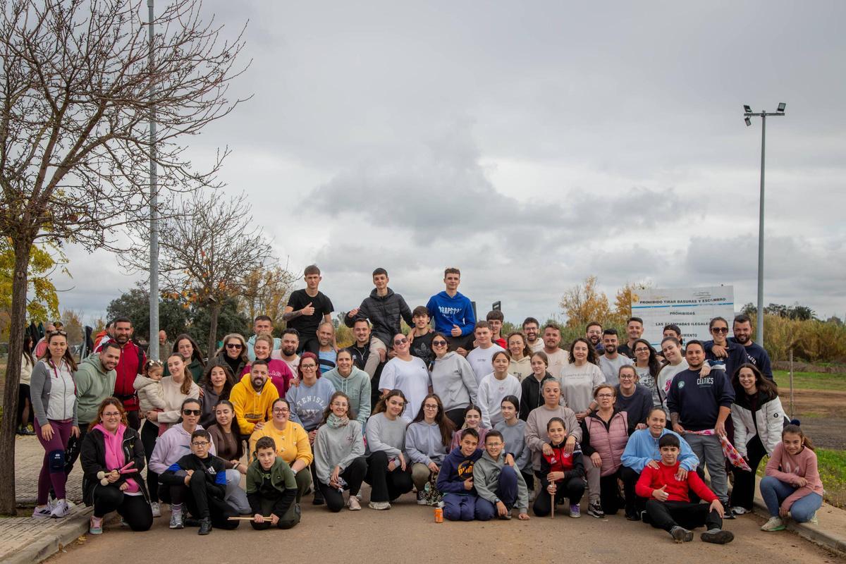 Foto de grupo de la comparsa Kizuna en su ensayo.