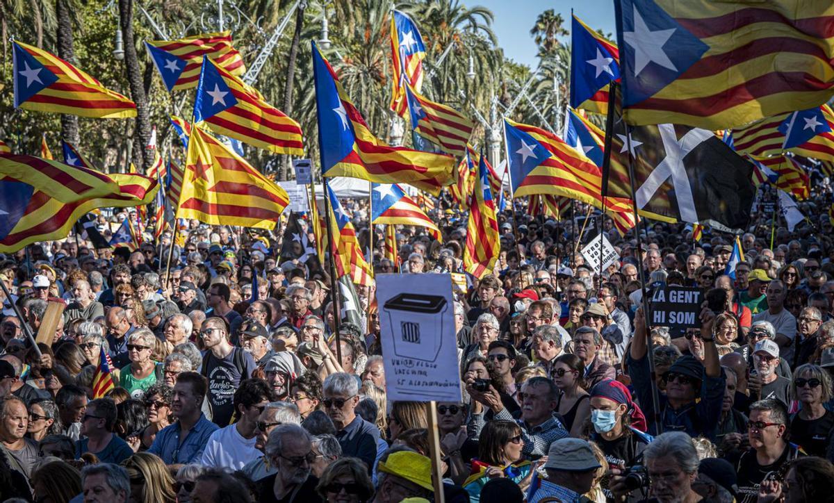 L’Audiència de Barcelona amnistia 35 processats pels preparatius de l’1-O L’Audiència de Barcelona amnistia 35 processats pels preparatius de l’1-O