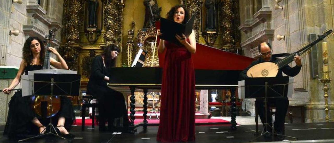 Una imagen del concierto celebrado ayer en la iglesia de San Bartolomé. // Rafa Vázquez