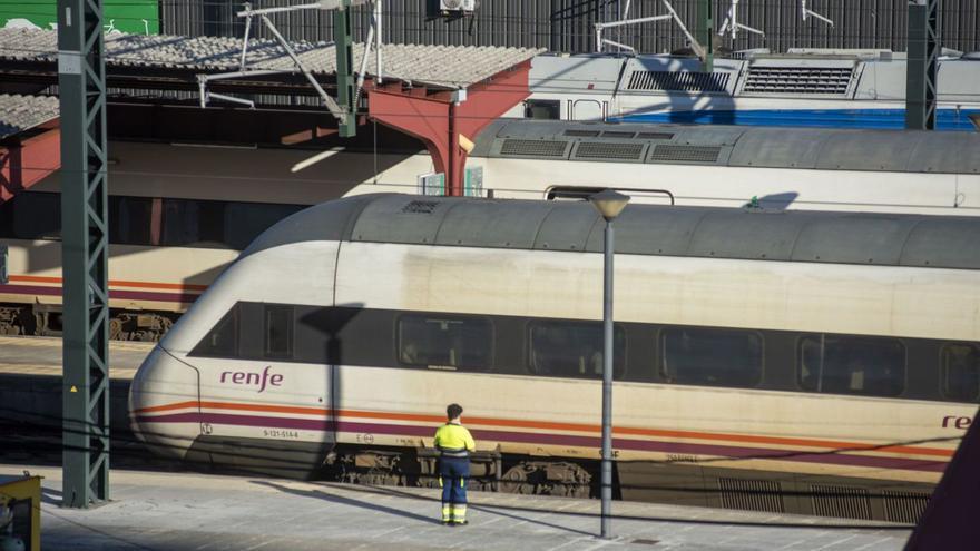 Adif ofrece 32 servicios al día en la liberalización del AVE a Galicia