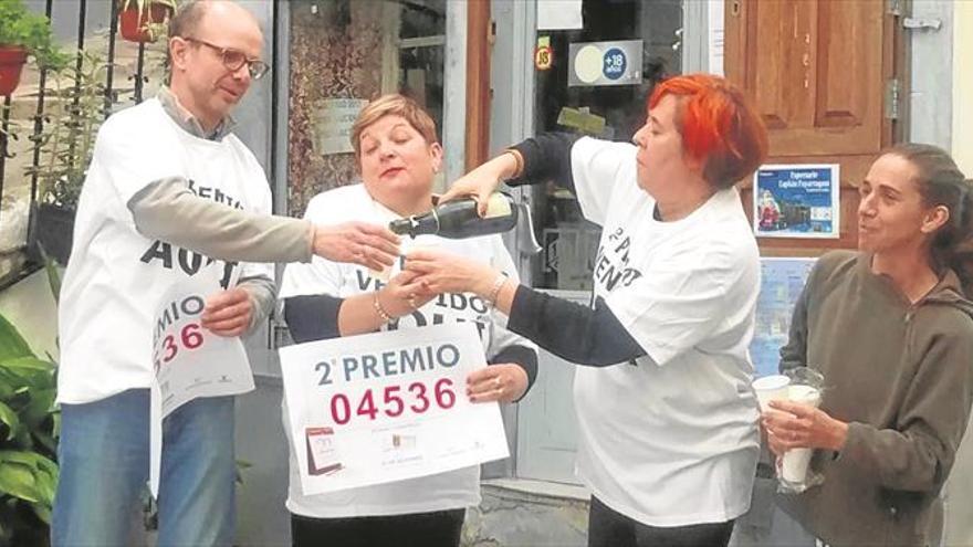 Un brindis con champán en Llucena