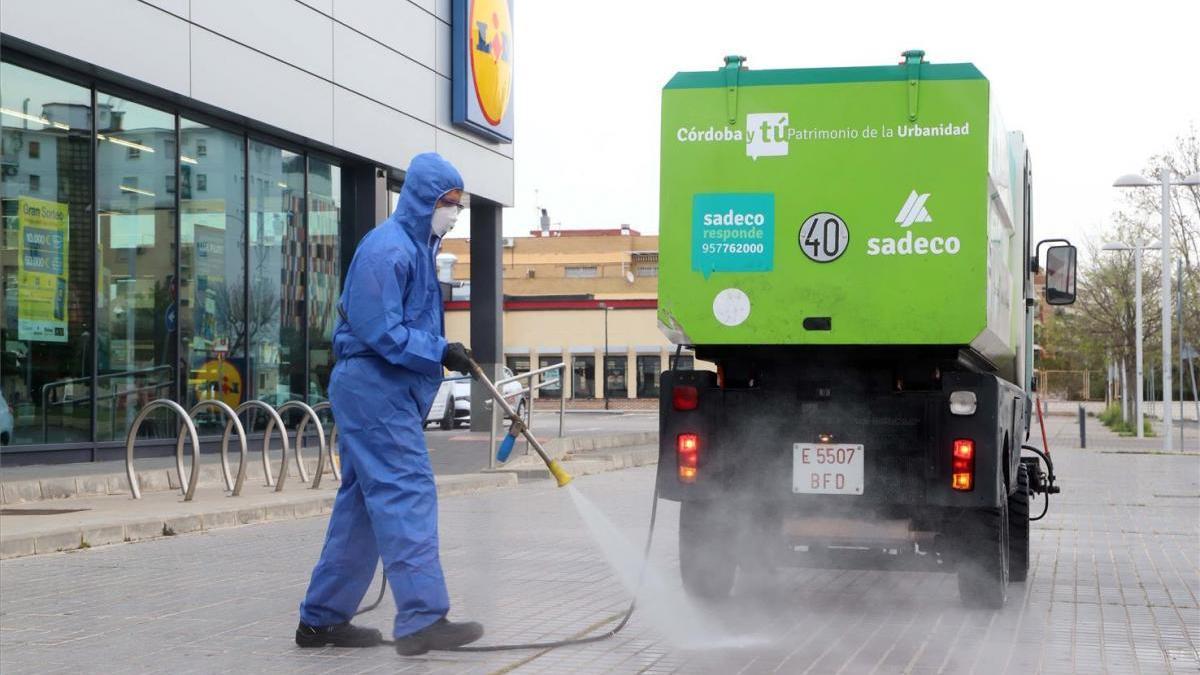 Coronavirus en Córdoba: Sadeco pide el uso de tres bolsas de basura en hogares en cuarentena