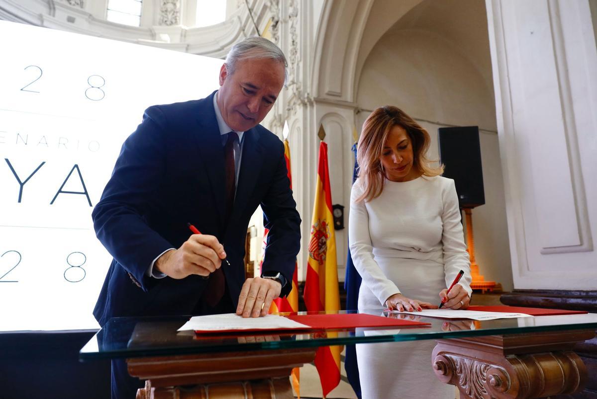 Azcón y Chueca firman el acuerdo de colaboración del nuevo plan director para la celebración del bicentenario.