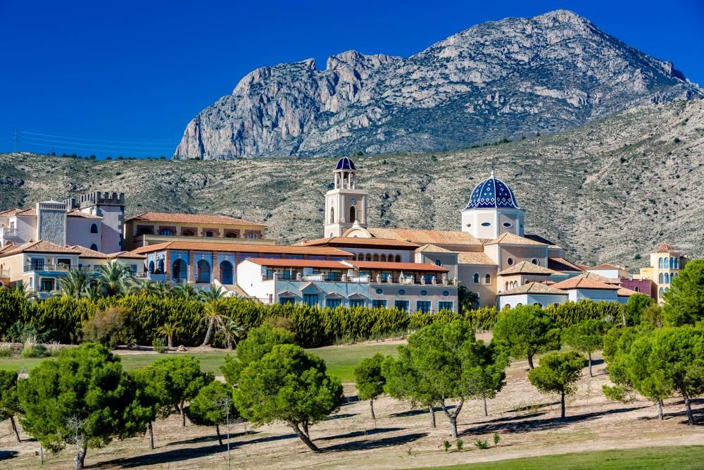 Olazábal y Jiménez lideran el elenco de legendarios golfistas que disputan a partir de hoy el Costa Blanca Seniors Masters en el hotel Villaitana