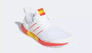 Polémica por unas zapatillas Adidas Barcelona que lucen la bandera española