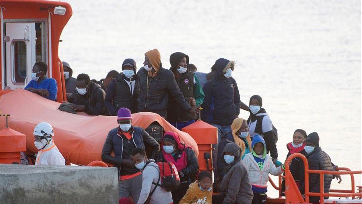 Rescatados 71 inmigrantes a la deriva cerca de Fuerteventura