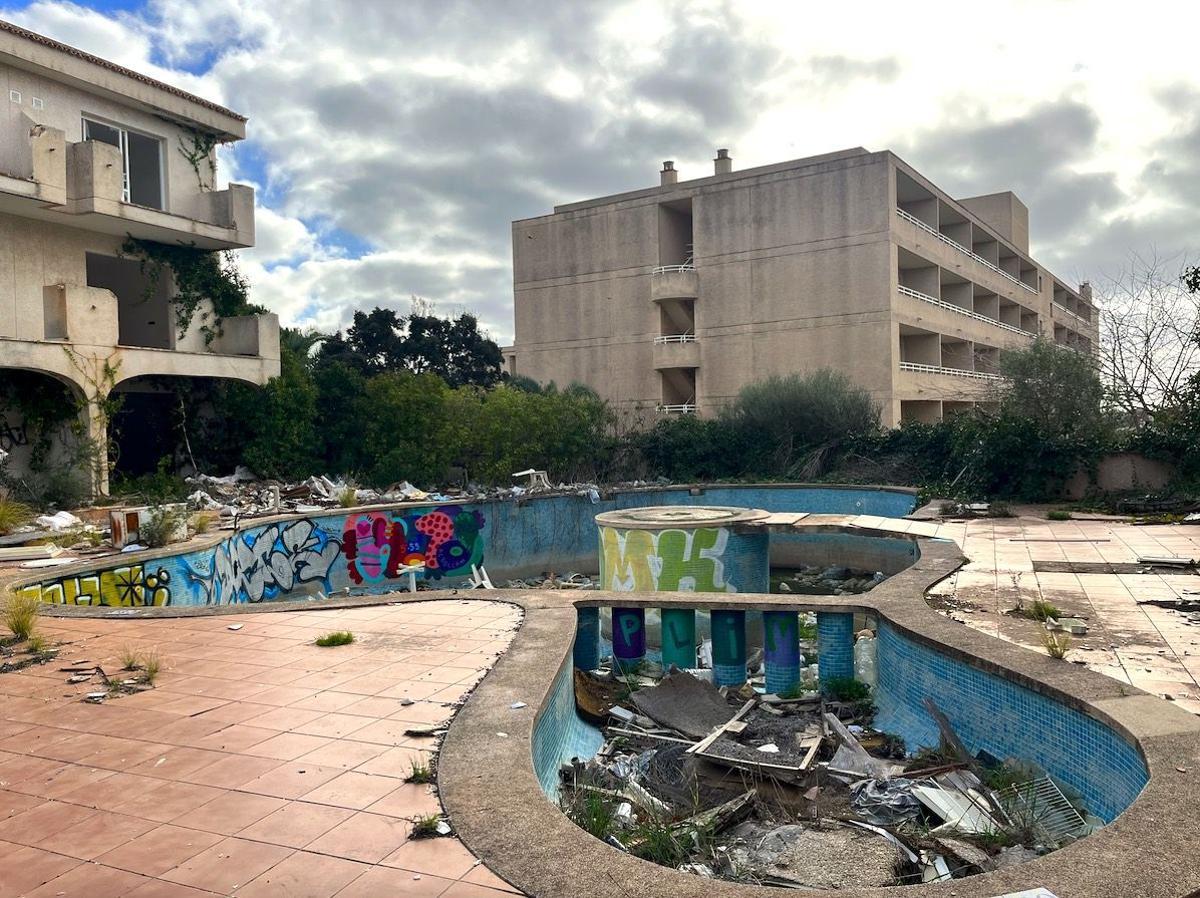 Absolute Tristesse: Das Gebäude Topaz in Cales de Mallorca.