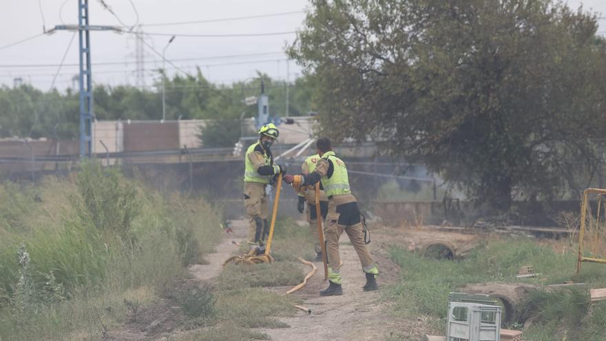 Controlados los fuegos del camino La Raya y Montemolín en Zaragoza