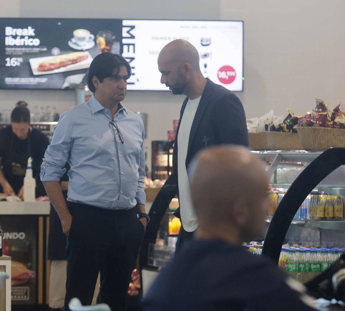 La expedición del Celta ha partido este miércoles desde el aeropuerto de Vigo para cerrar su preparación con dos amistosos contra el Sassuolo y en Nápoles La expedición del Celta ha partido este miércoles desde el aeropuerto de Vigo para cerrar su preparación con dos amistosos contra el Sassuolo y en Nápoles