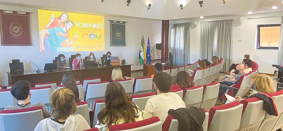 Primer taller, en la Facultad de Psicología, para formar a alumnos que puedan orientar después a sus compañeros sobre temas relacionados con la salud