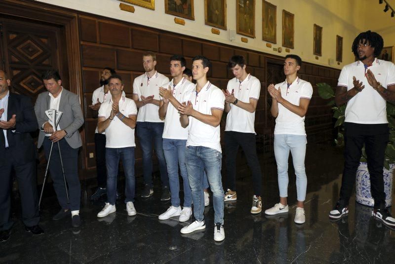 Tradicional ofrenda del Casademont Zaragoza a la Virgen del Pilar