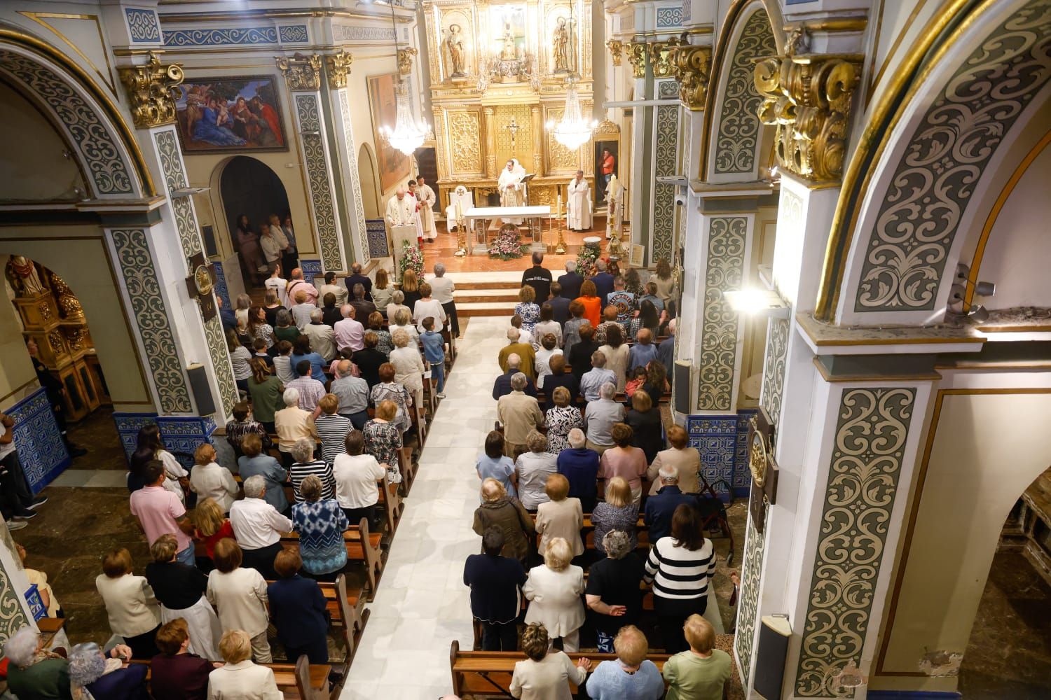 Primera misa en la parroquia de Picanya tras el paso de la dana