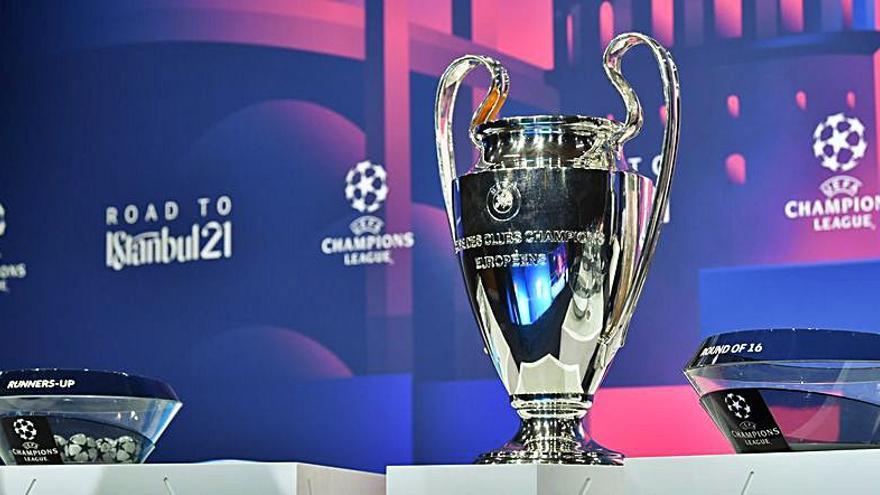 El trofeo de la Champions en el sorteo de ayer. |  // EUROPA PRESS