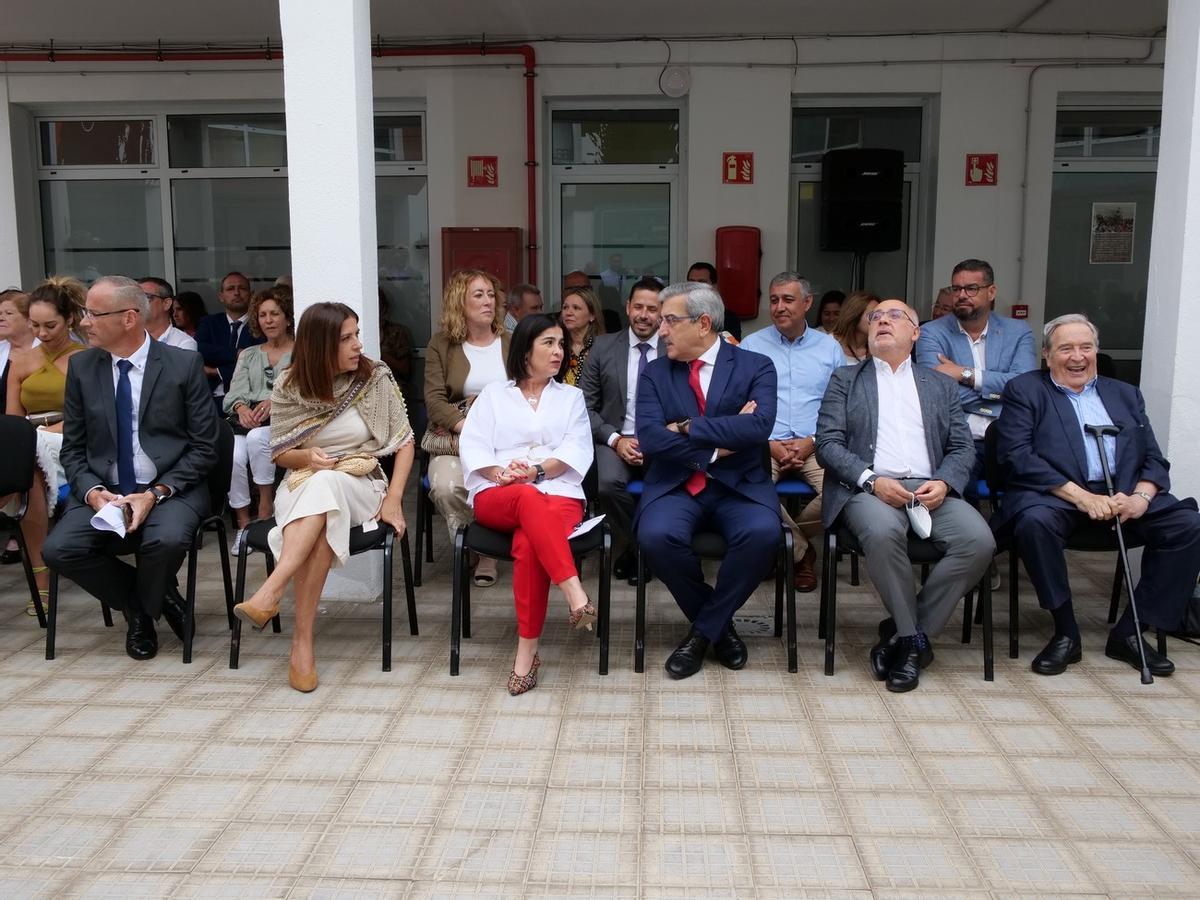 Carolina Darias inaugura la sala 'Los Gofiones' del Centro Cívico de Jinámar