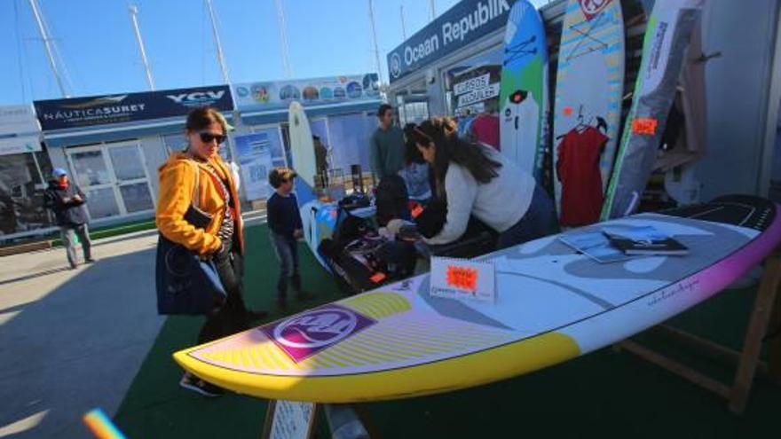 El primer mercado de ocasión para navegantes toma la Marina