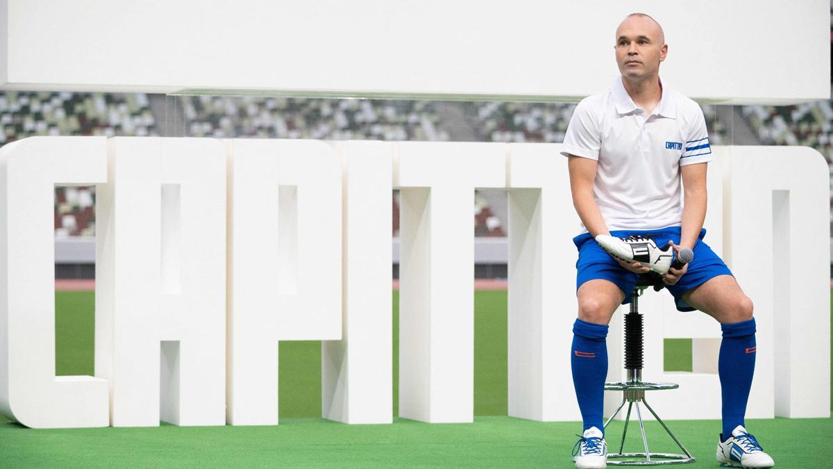 Iniesta presenta en Tokio su marca deportiva Capitten