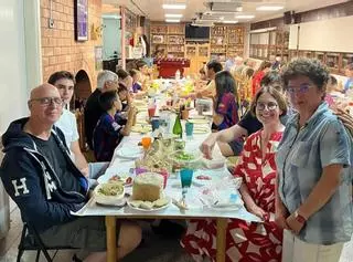 Els veïns de Castellar de la Ribera gaudeixen de la seva Festa Major amb àpats compartits