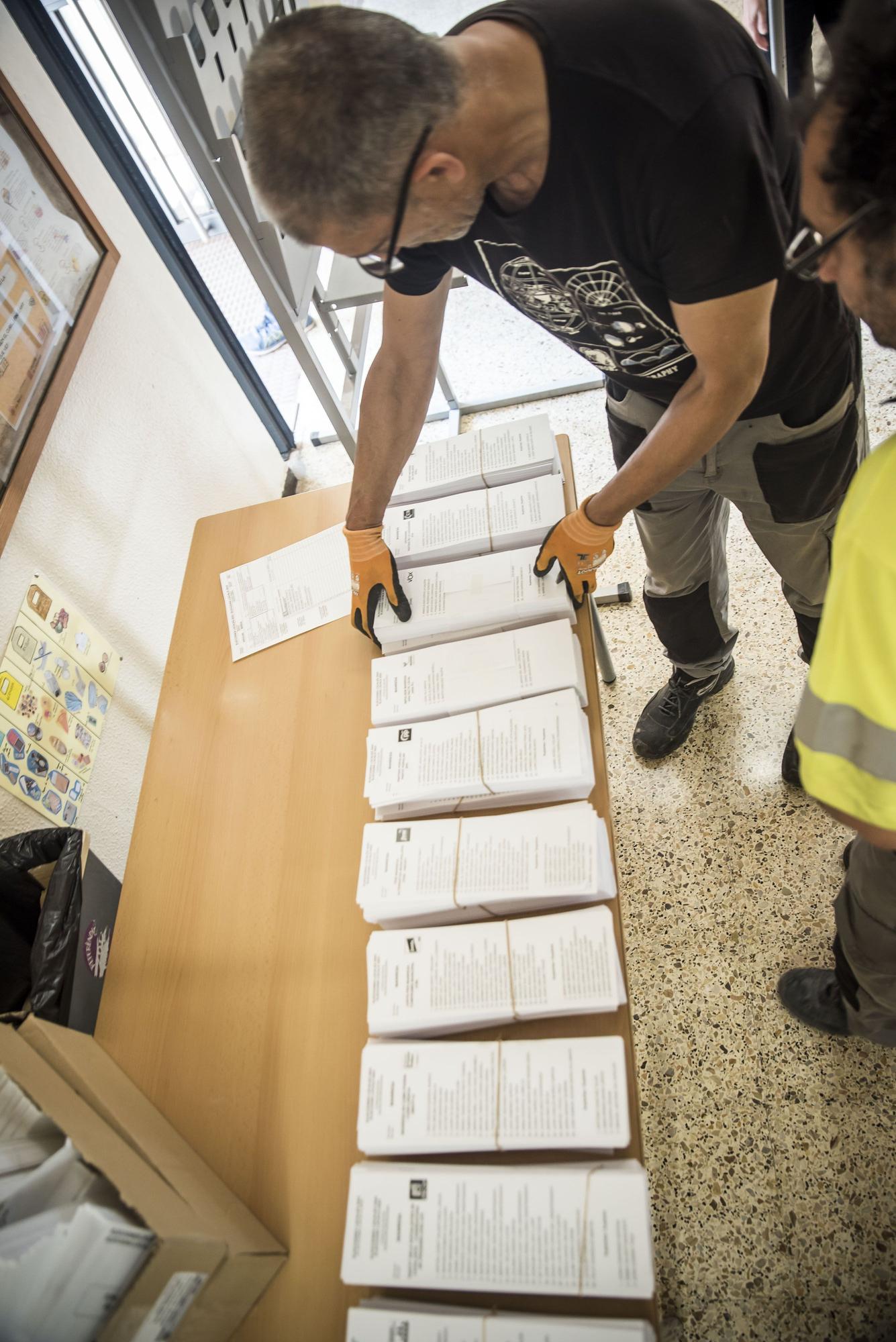 Així es preparen els col·legis electorals de Manresa per al 28-M