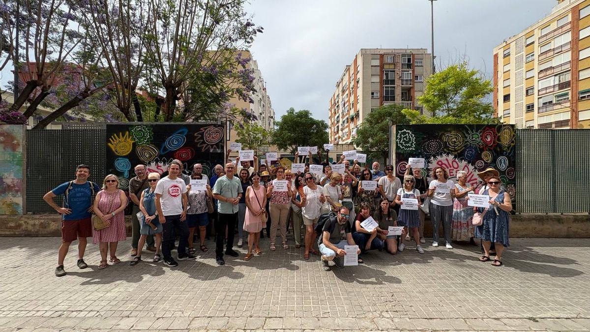 Concentración a las puertes del CFPA Vicent Ventura, esta mañana.