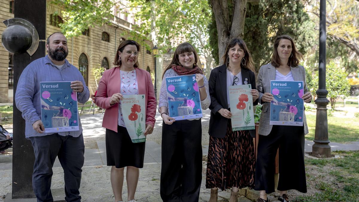 Pau Vadell, Bel Busquets, Aina Tramullas, Carme Castells y Maria Pastor.