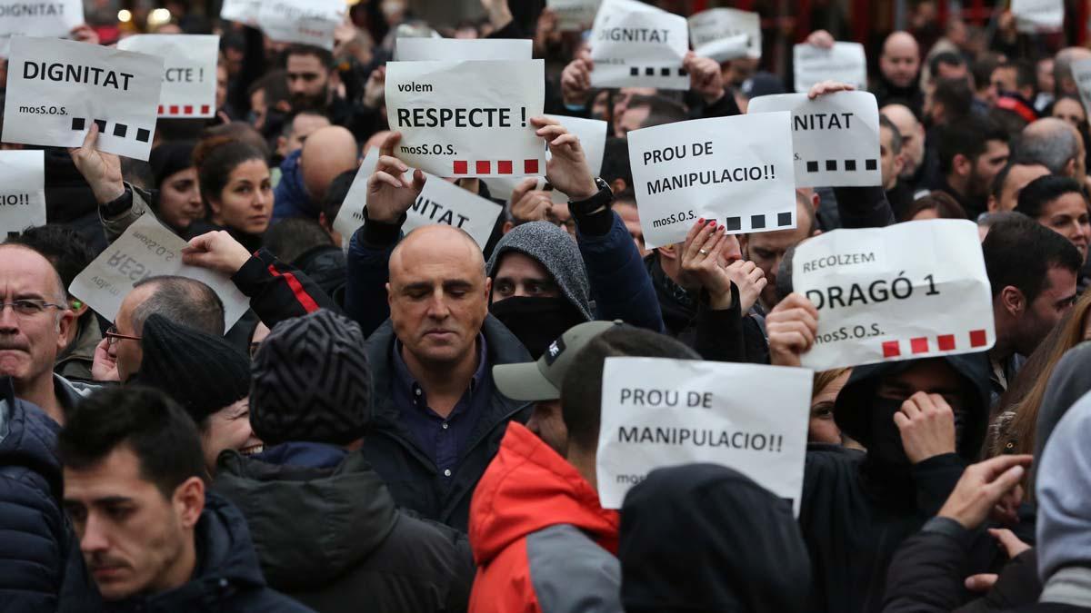 Protesta de los Mossos en la Gran Via de Barcelona.