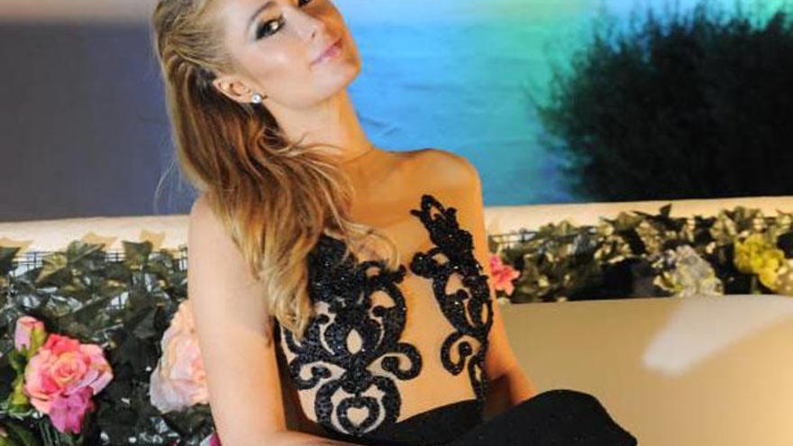 Paris Hilton posa antes de su show en Ibiza.