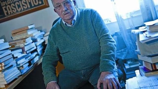 Josep Fontana,en el estudio de su casa, en Barcelona.