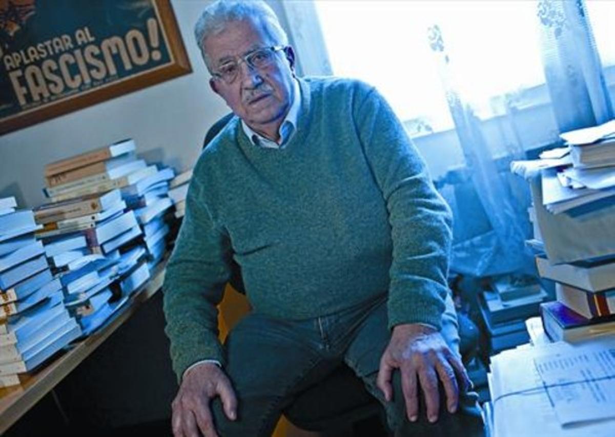 Josep Fontana,a l’estudi de casaseva, a Barcelona. Josep Fontana,a l’estudi de casaseva, a Barcelona.