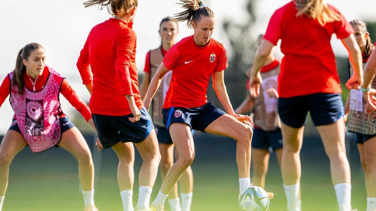 Caroline Graham Hansen durante un entrenamiento con Noruega.