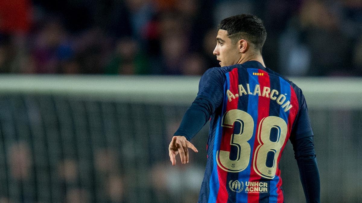 Alarcón durante el Barça-Cádiz en el Camp Nou.