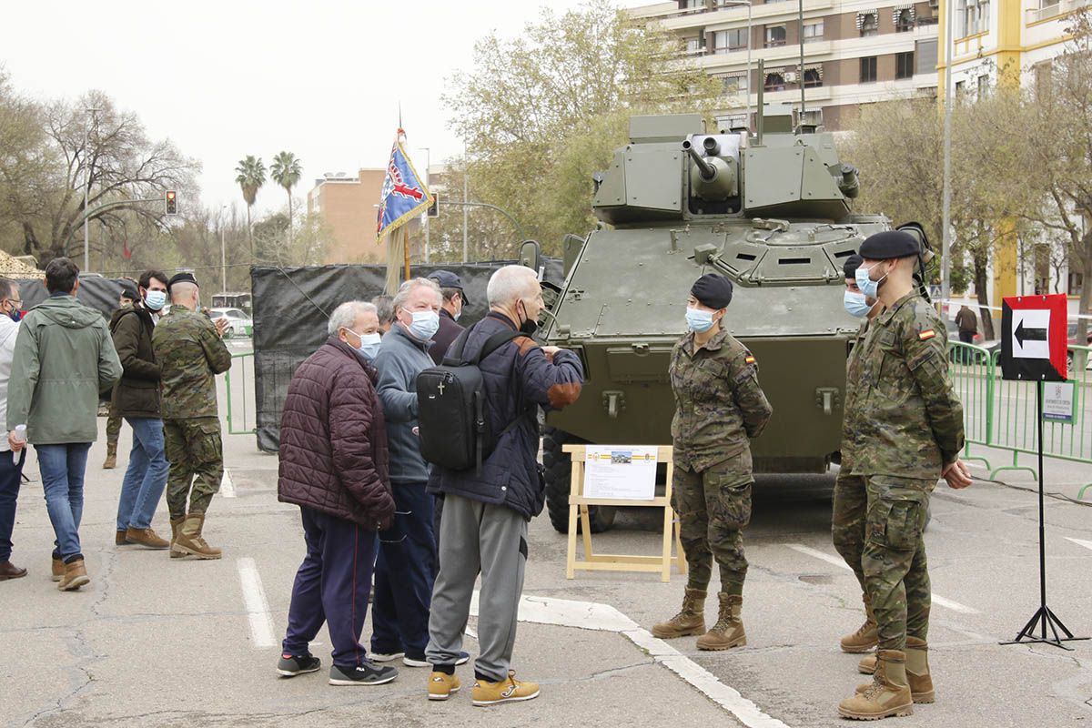 Exposición de vehículos y material de la Brigada Guzmán el Bueno en Córdoba