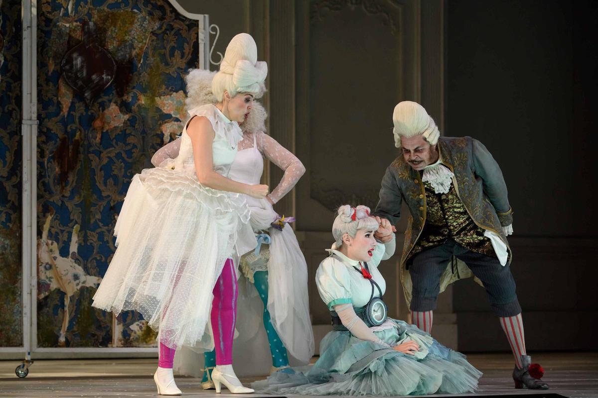 Imágenes de la ópera  ‘La Cenerentola’ de Rossini