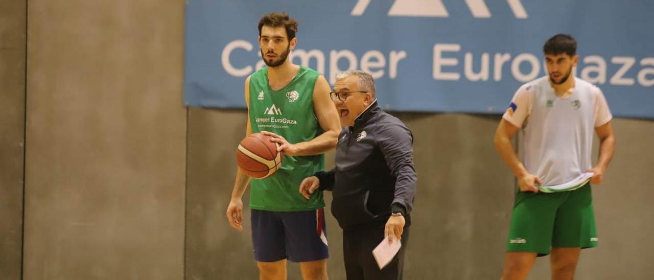 Hugo Cluysen, a la izquierda, junto a Rafa Gomáriz.