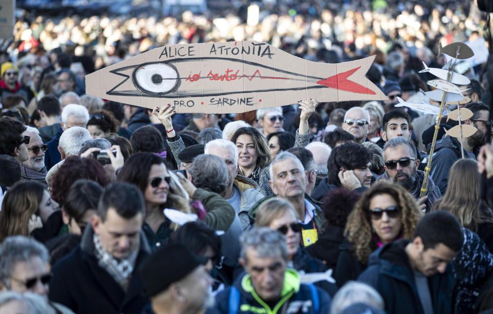 Más de 40.000 'sardinas' se manifiestan en Roma