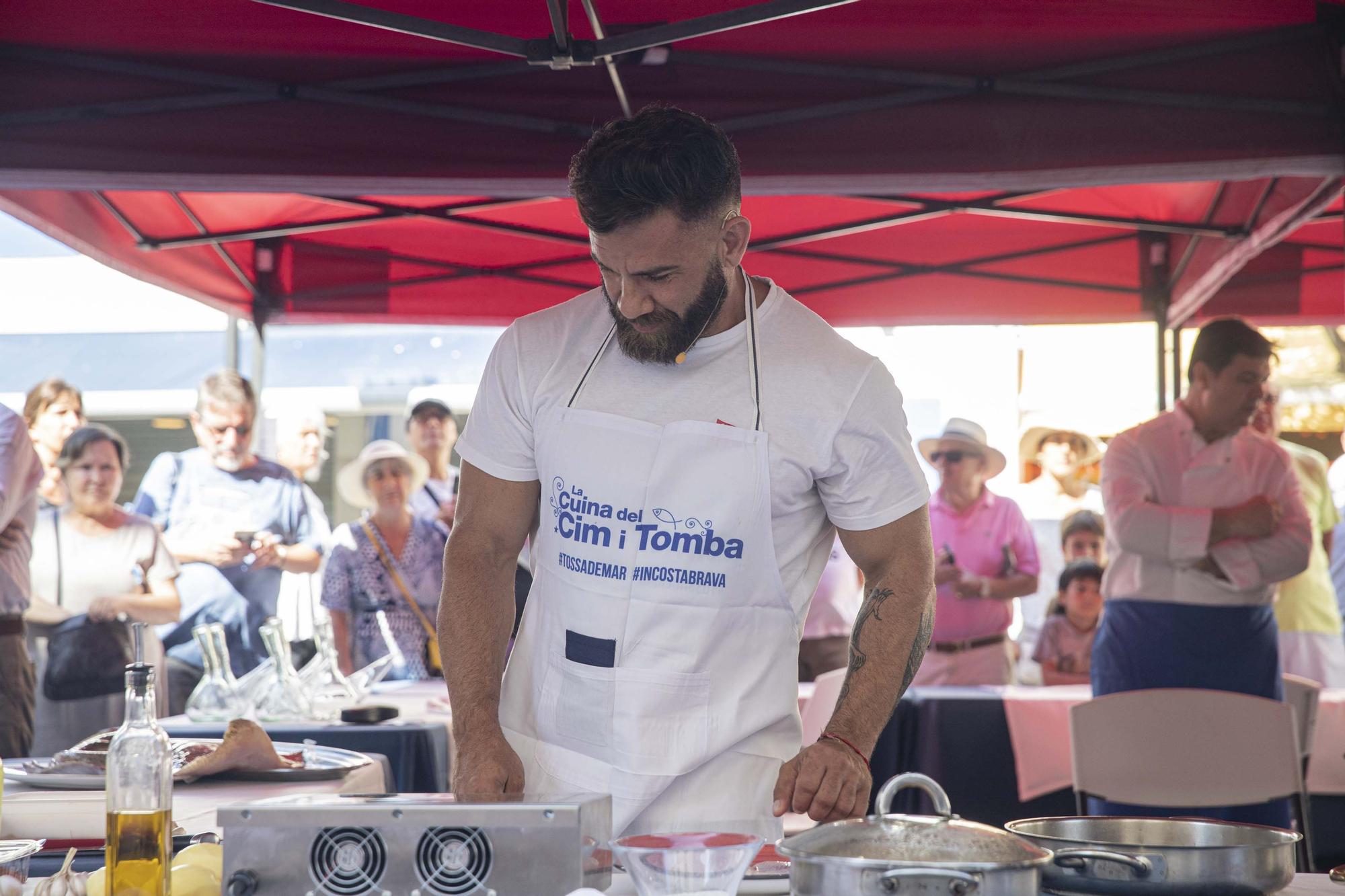 Marc Ribas cuina un "Cim i Tomba", el plat tradicional de Tossa de Mar, enmig del poble