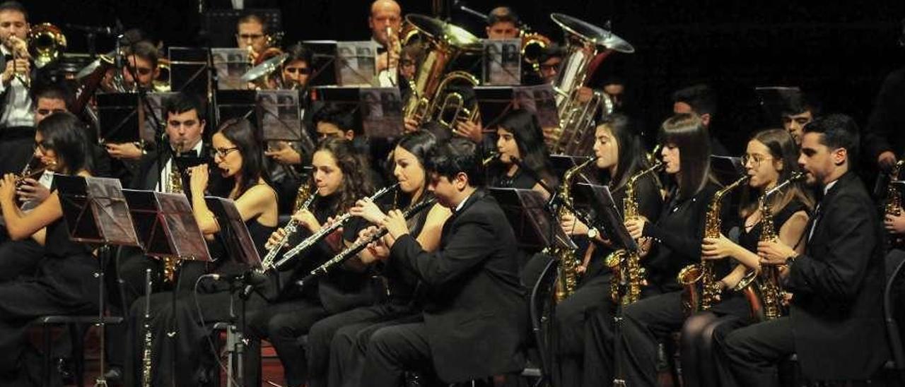 Actuación de la Unión Musical de Meaño en el concierto de homenaje a Serafín Zubiri. // Iñaki Abella